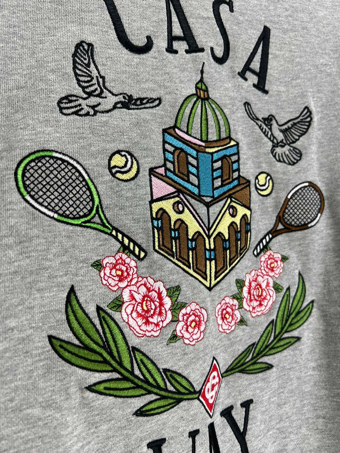 weißes und graues Sweatshirt