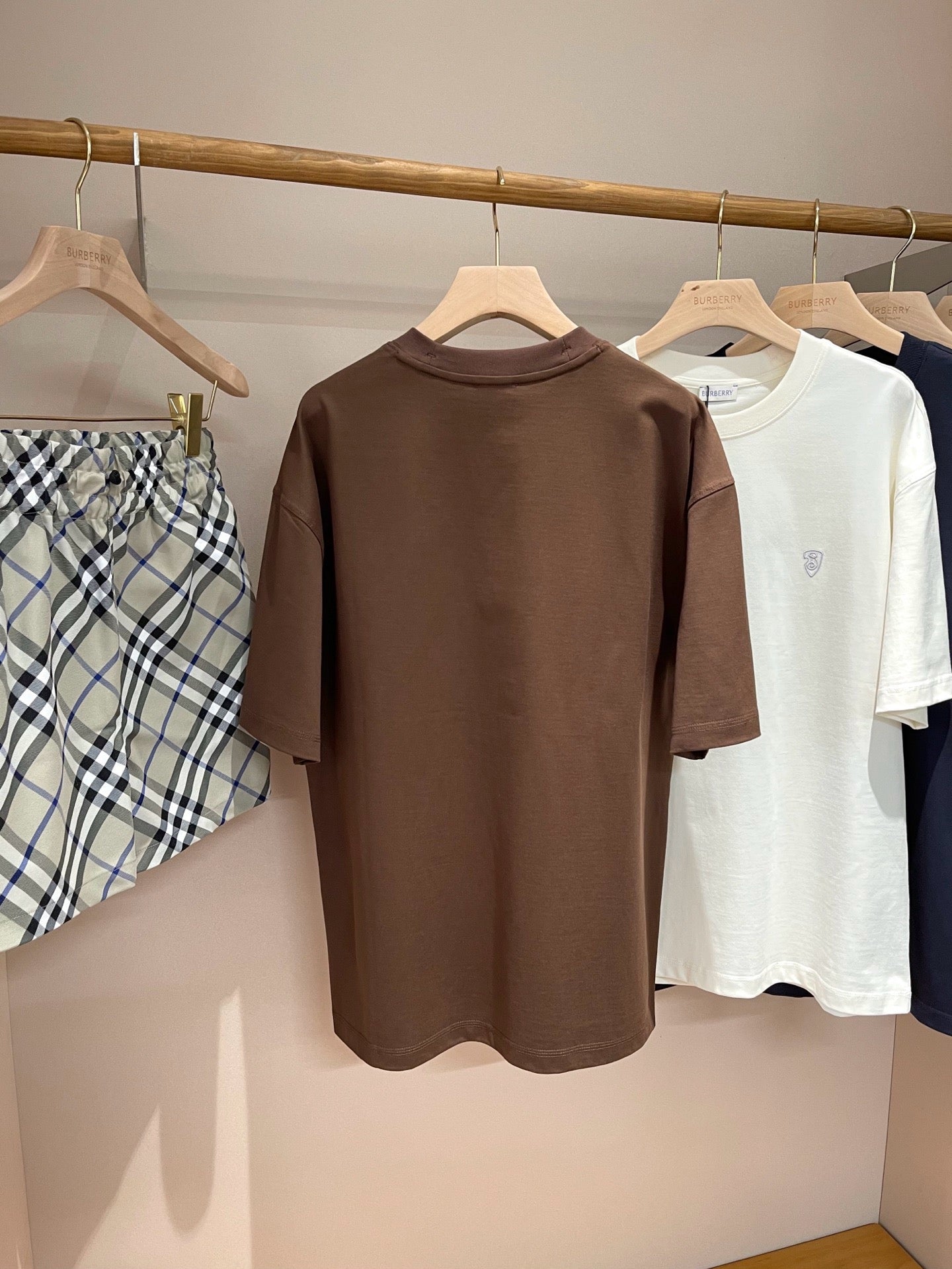 تي شيرت متعدد الألوان