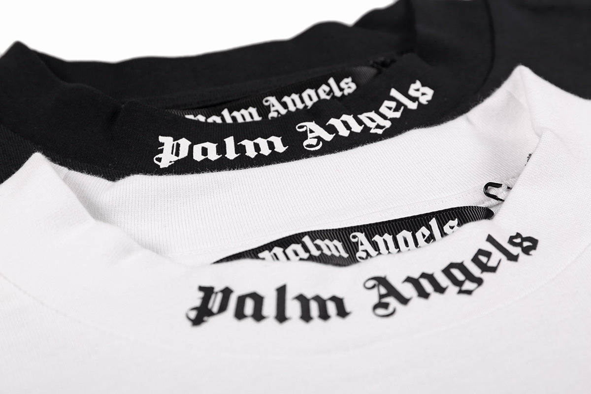 Schwarz-weißes T-Shirt
