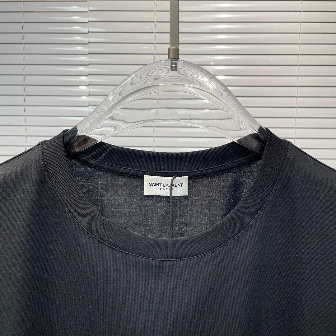 Black T-shirt - FashionHype.xyz