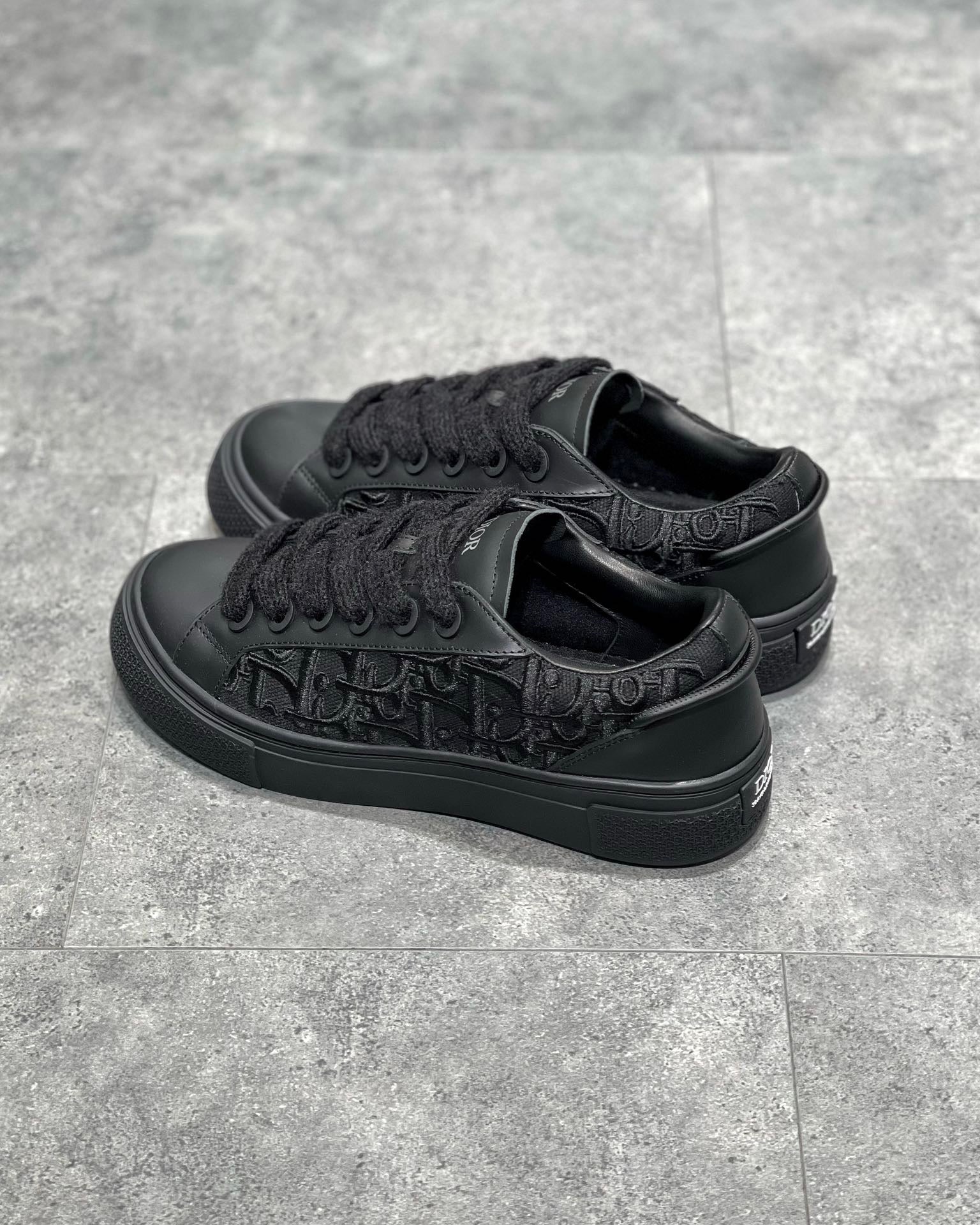 Mehrfarbige Schuhe