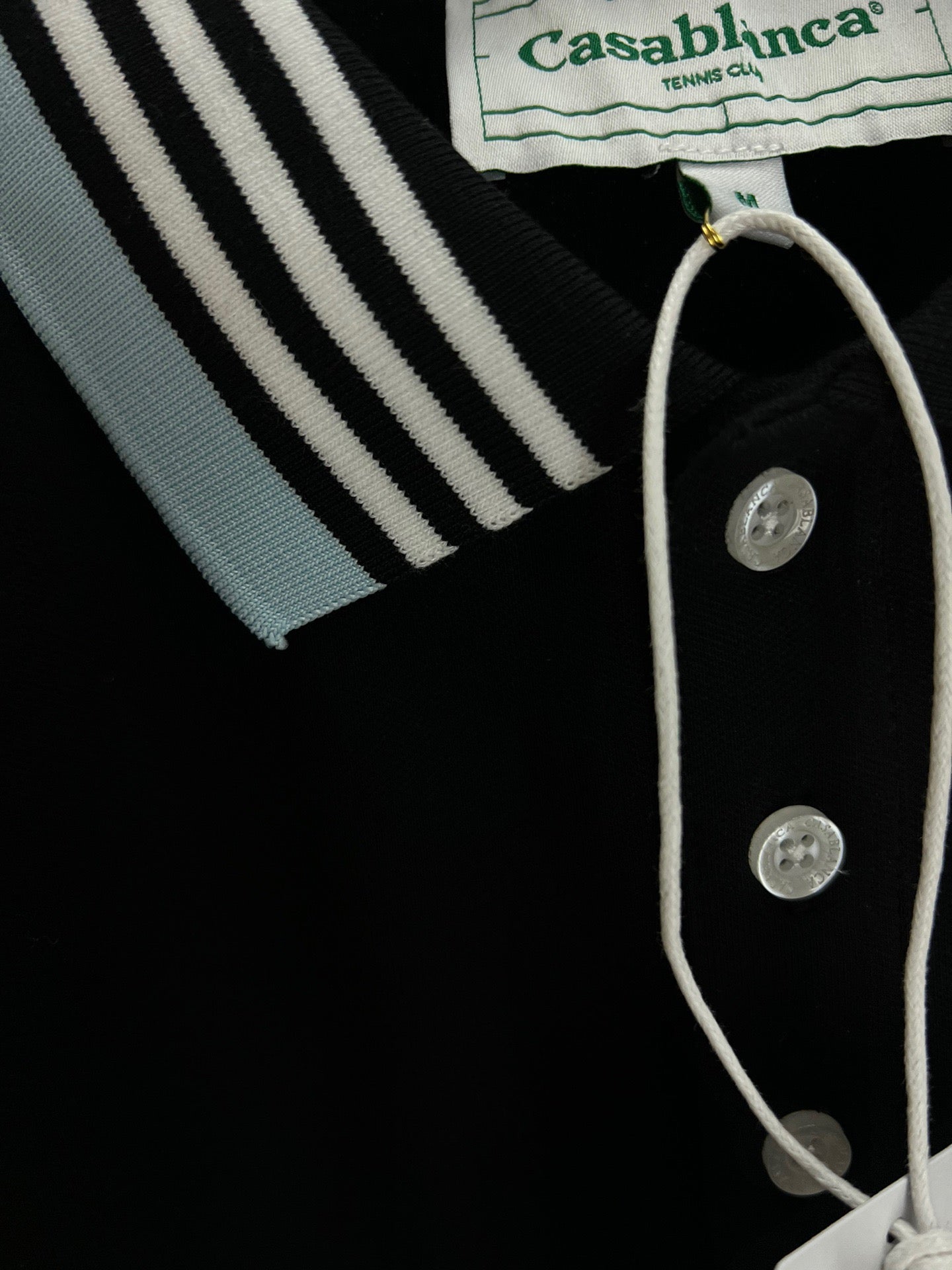 Gelbes und blaues Polo