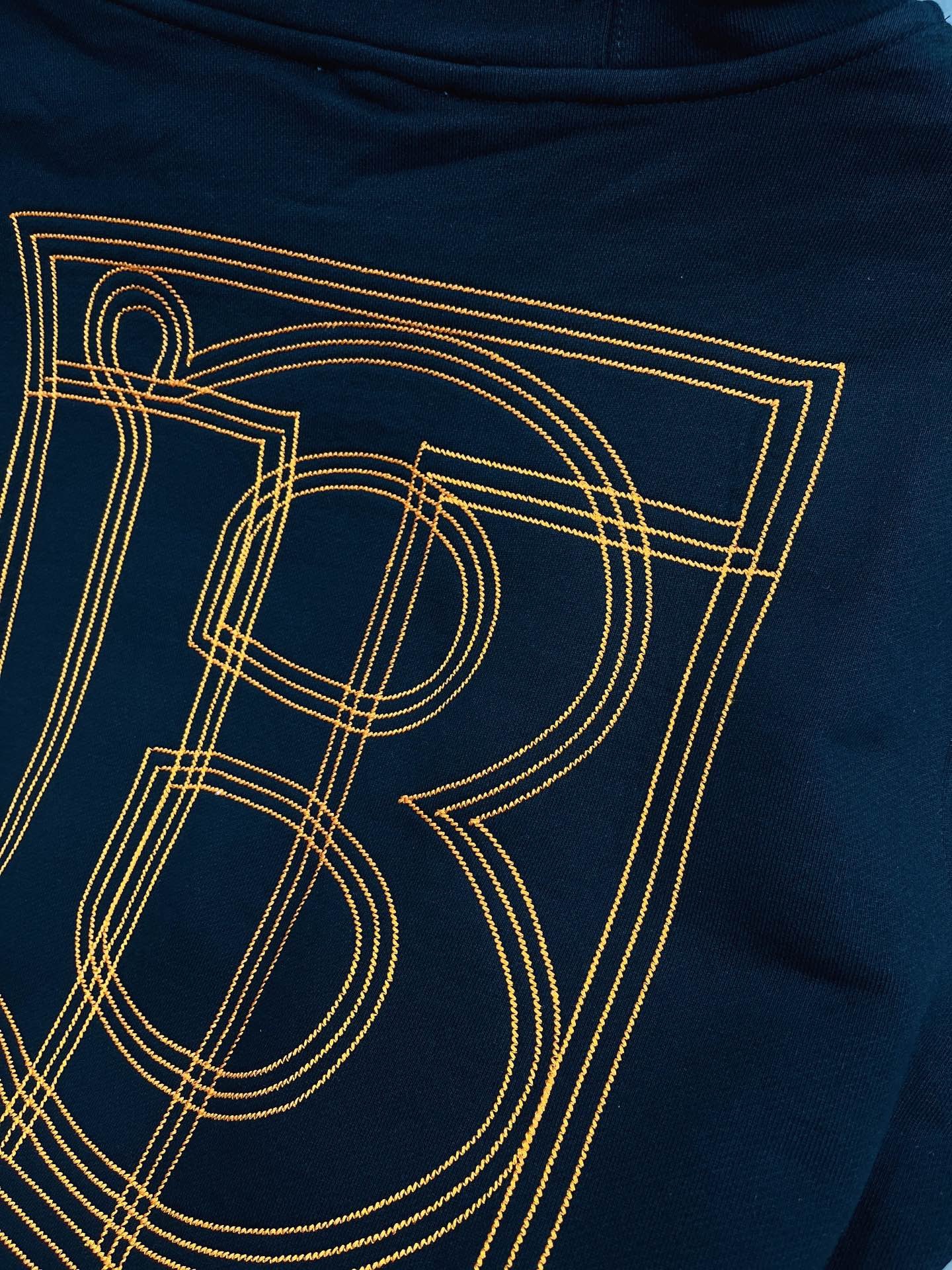 هودي أسود، أزرق غامق وبرتقالي