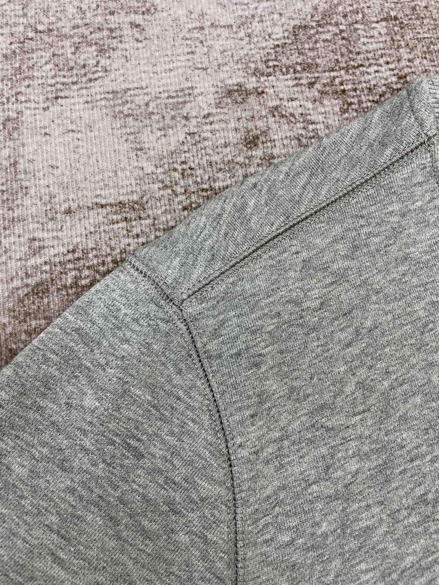 سويت شيرت أبيض ورمادي