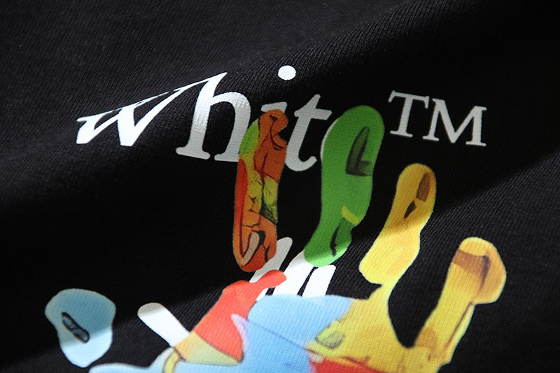 Weißes und schwarzes T-Shirt