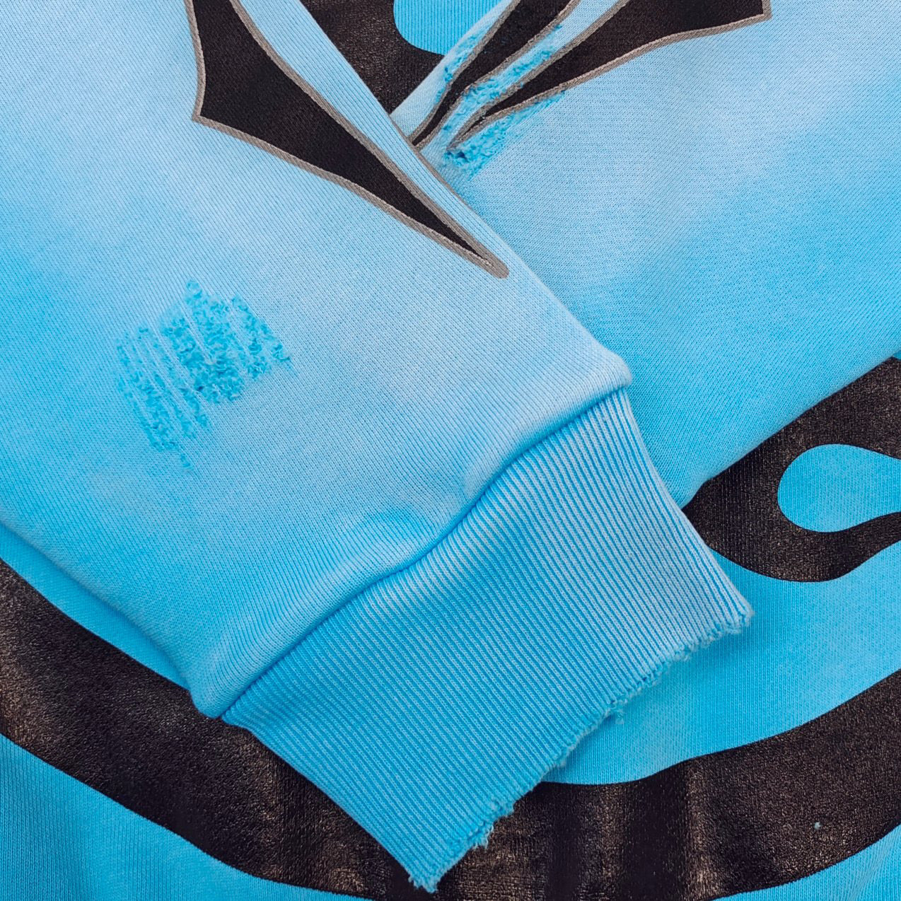 Himmelblauer Hoodie