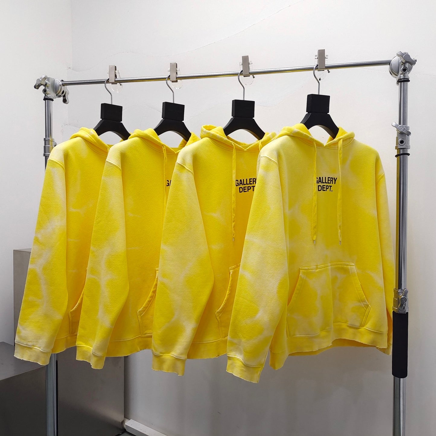 هودي أصفر ووردي