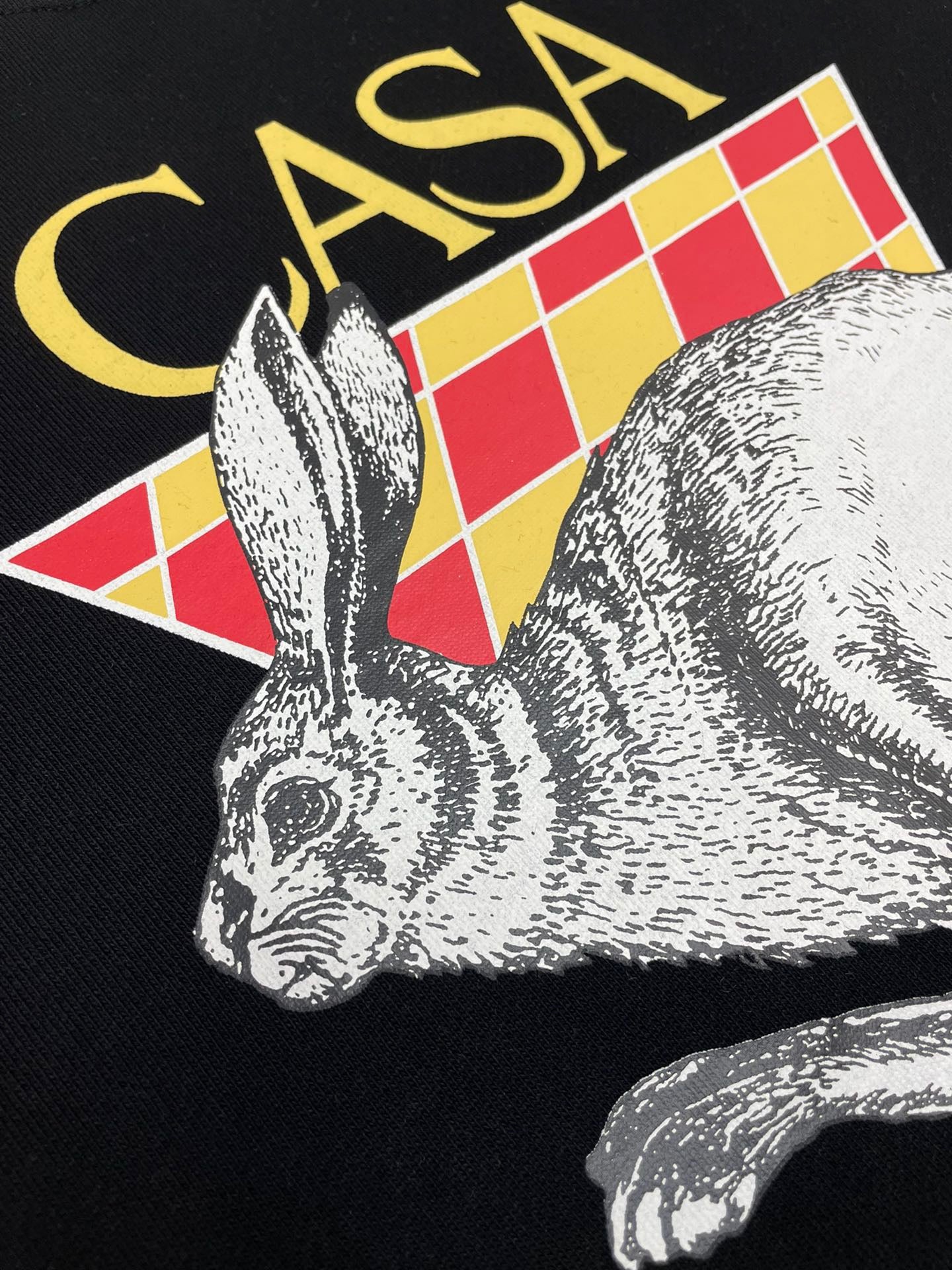 سويت شيرت أبيض وأسود