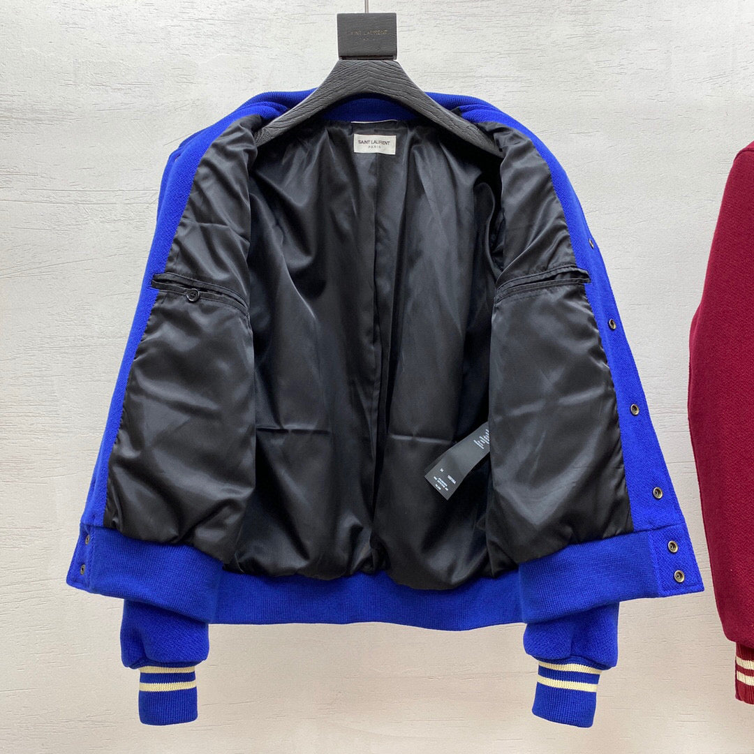 Blau-weiße Jacke