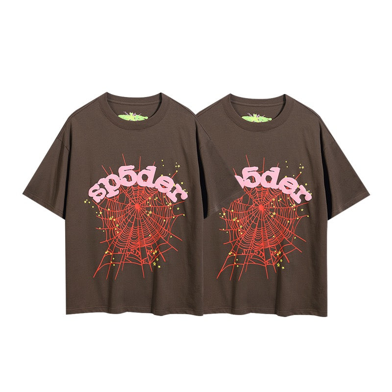 Schwarzes, gelbes und braunes T-Shirt