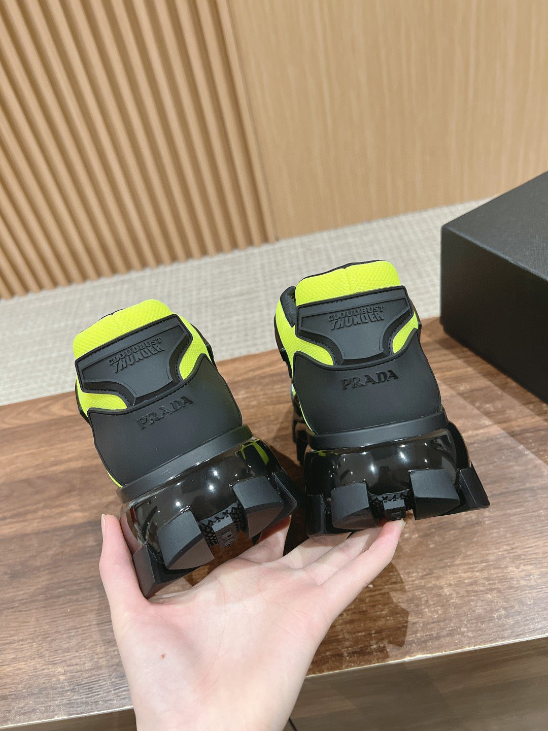 Weiß-Grüne Schuhe