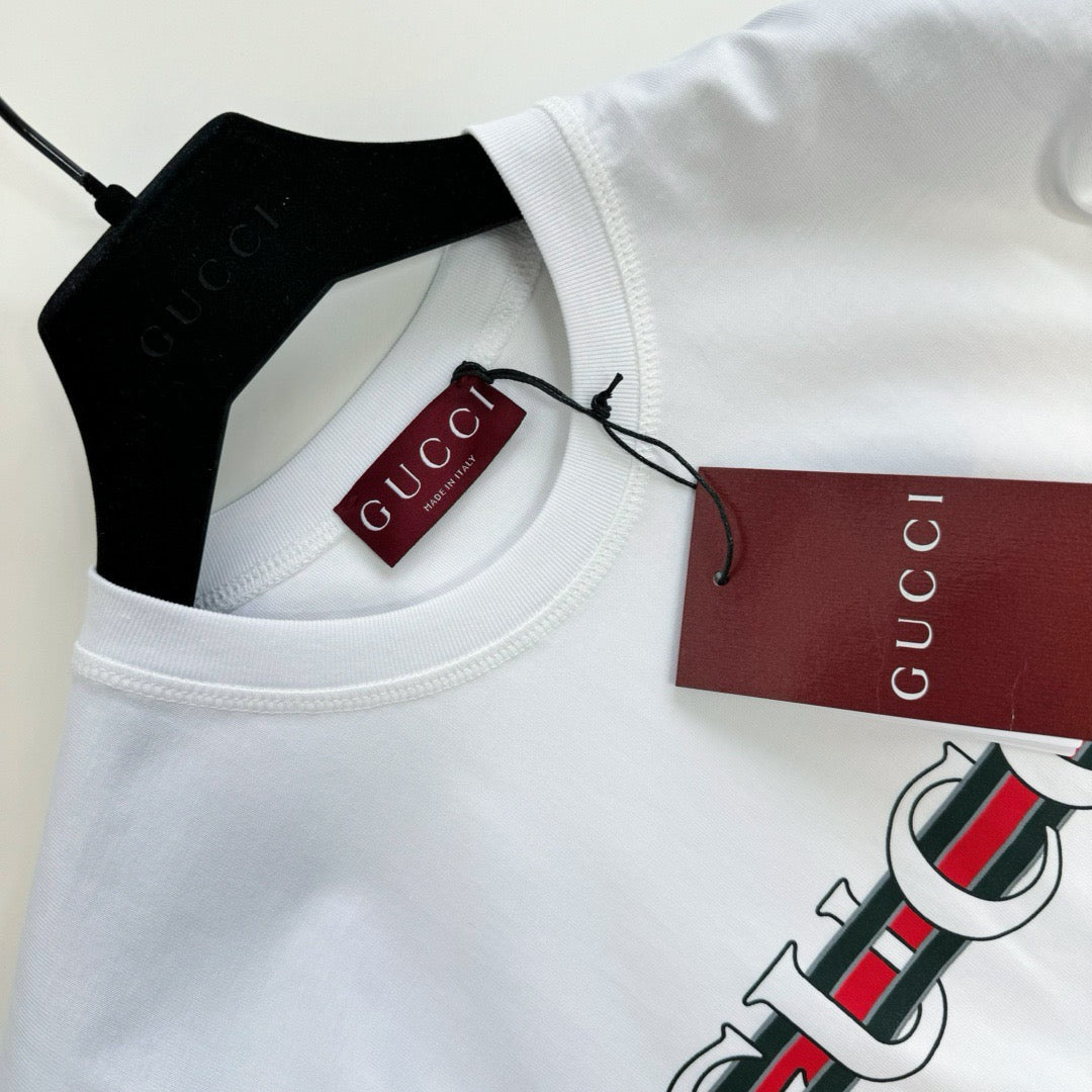 weißes T-Shirt