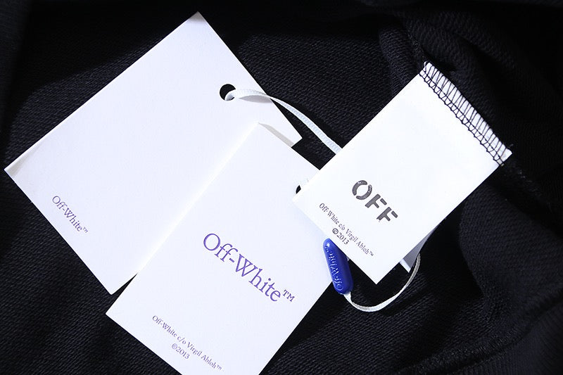 سويت شيرت أبيض وأسود