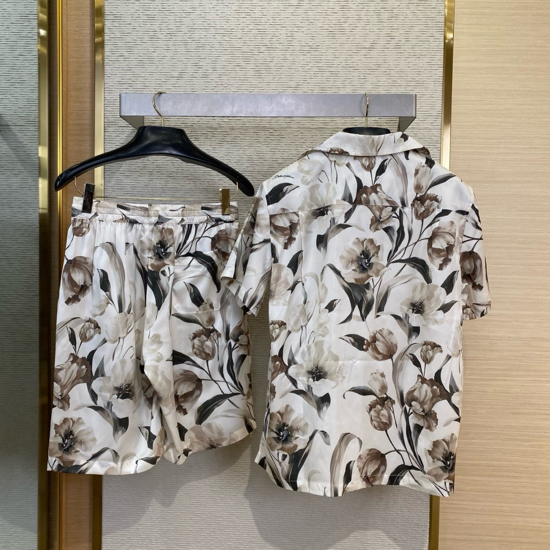 Mehrfarbiges T-Shirt mit Shorts