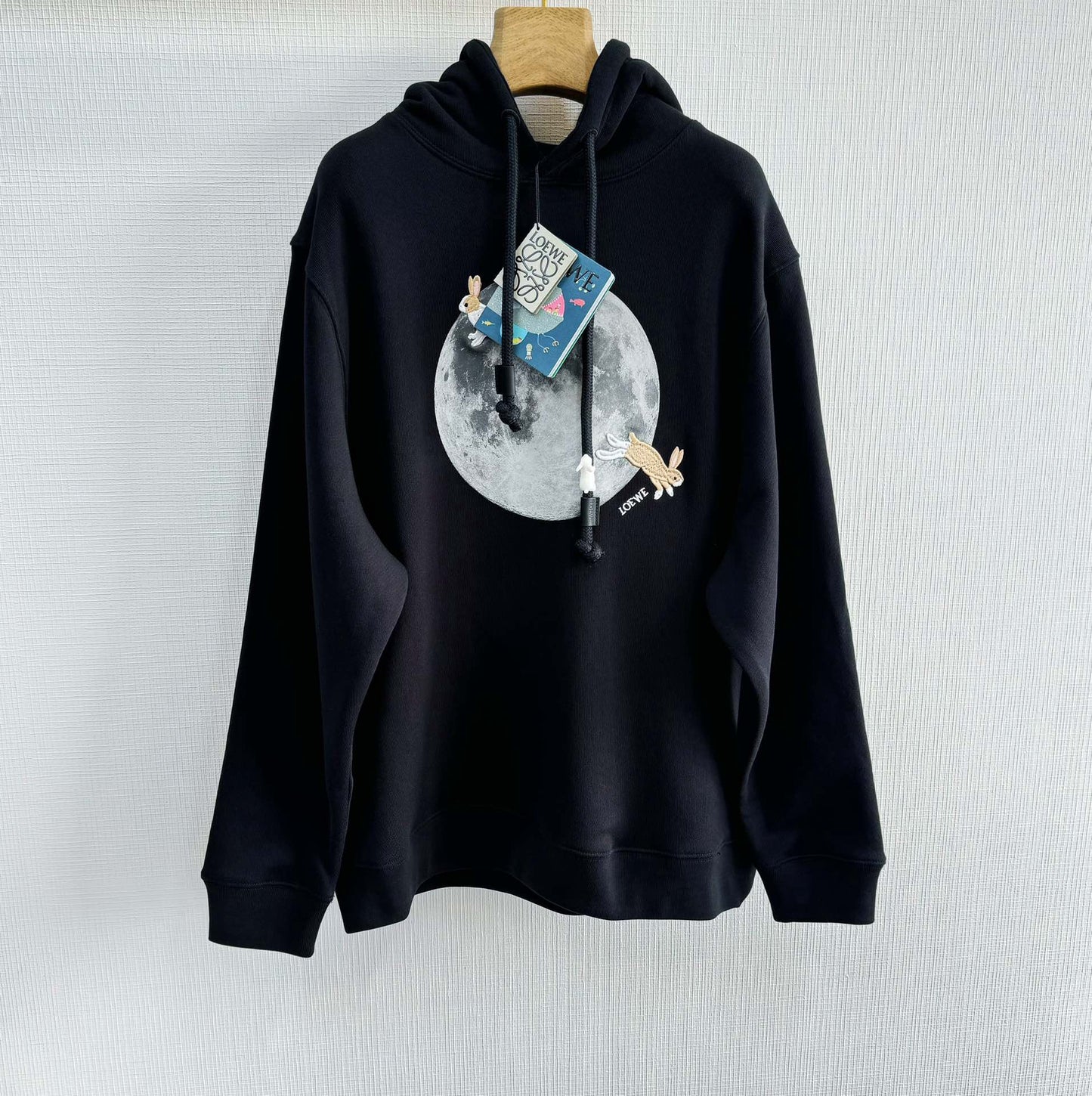 Schwarzer Hoodie