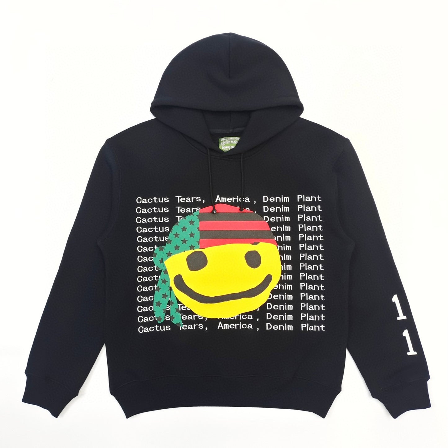 جارزة سوداء بقبعة شتوية