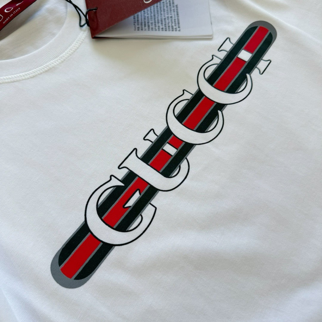 weißes T-Shirt