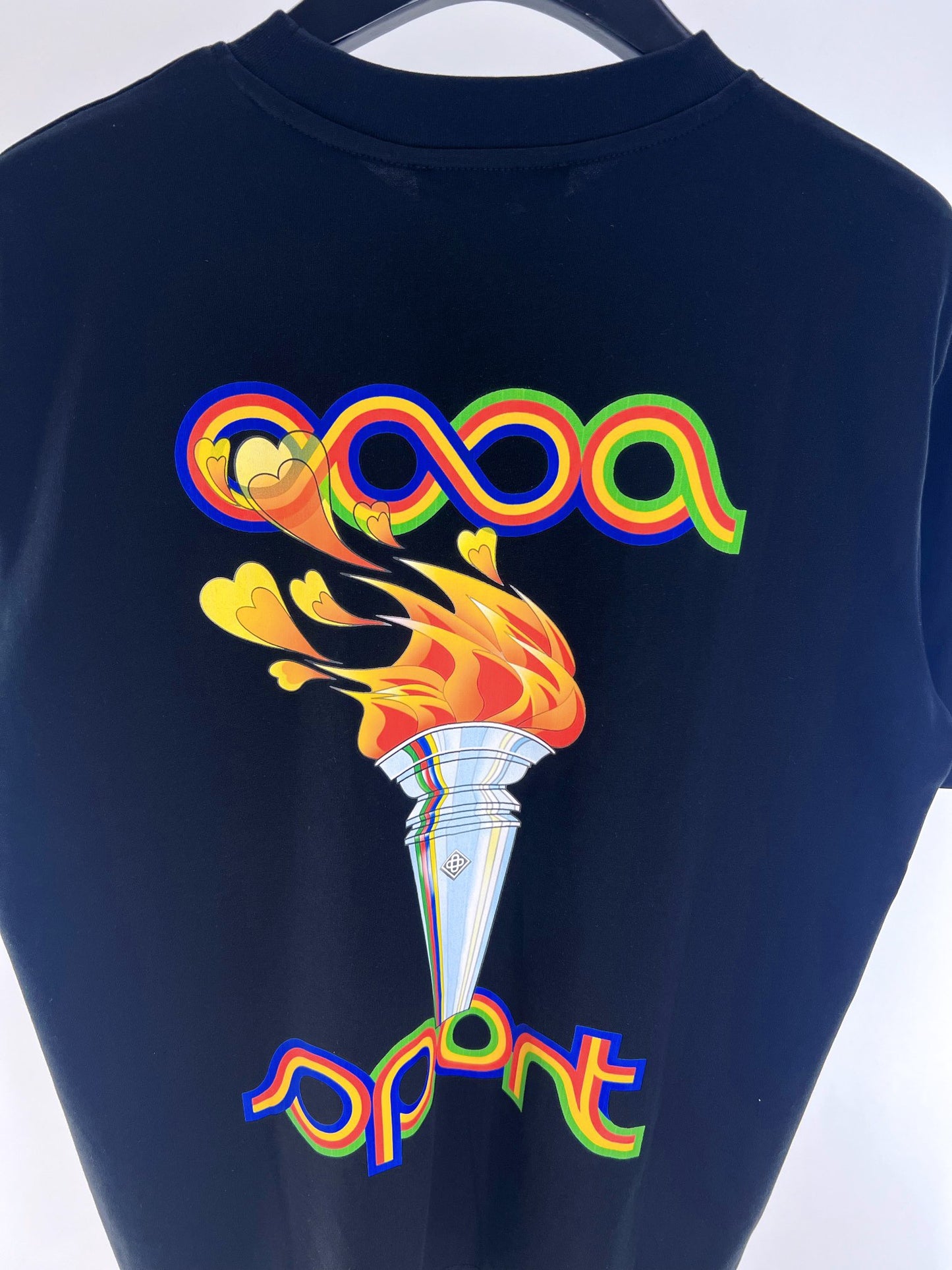 Camiseta azul y blanca