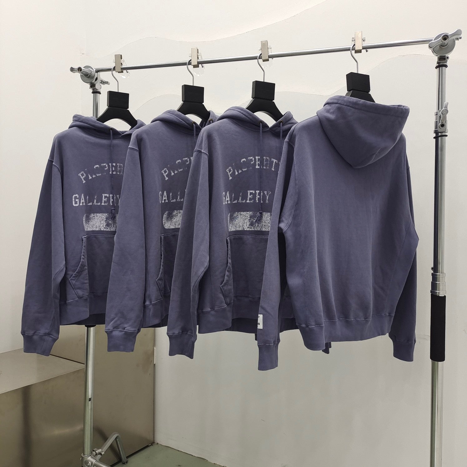 Grauer Hoodie