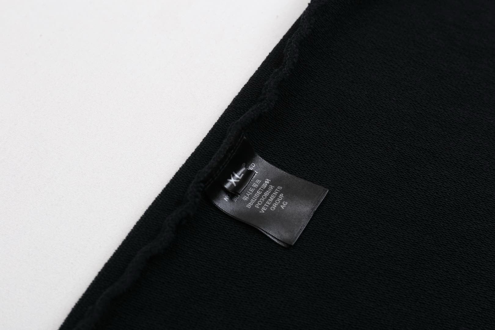 Schwarzer Hoodie