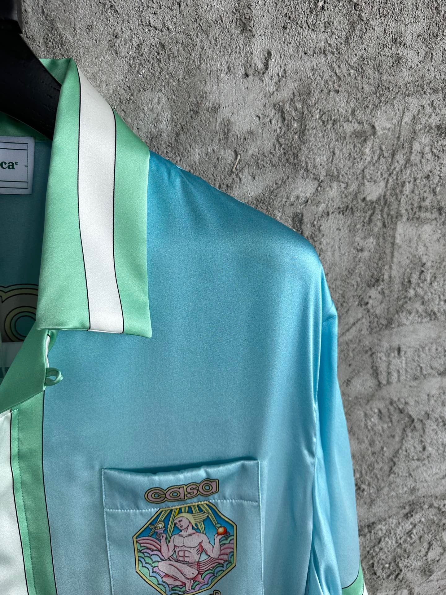 قميص أزرق سماوي