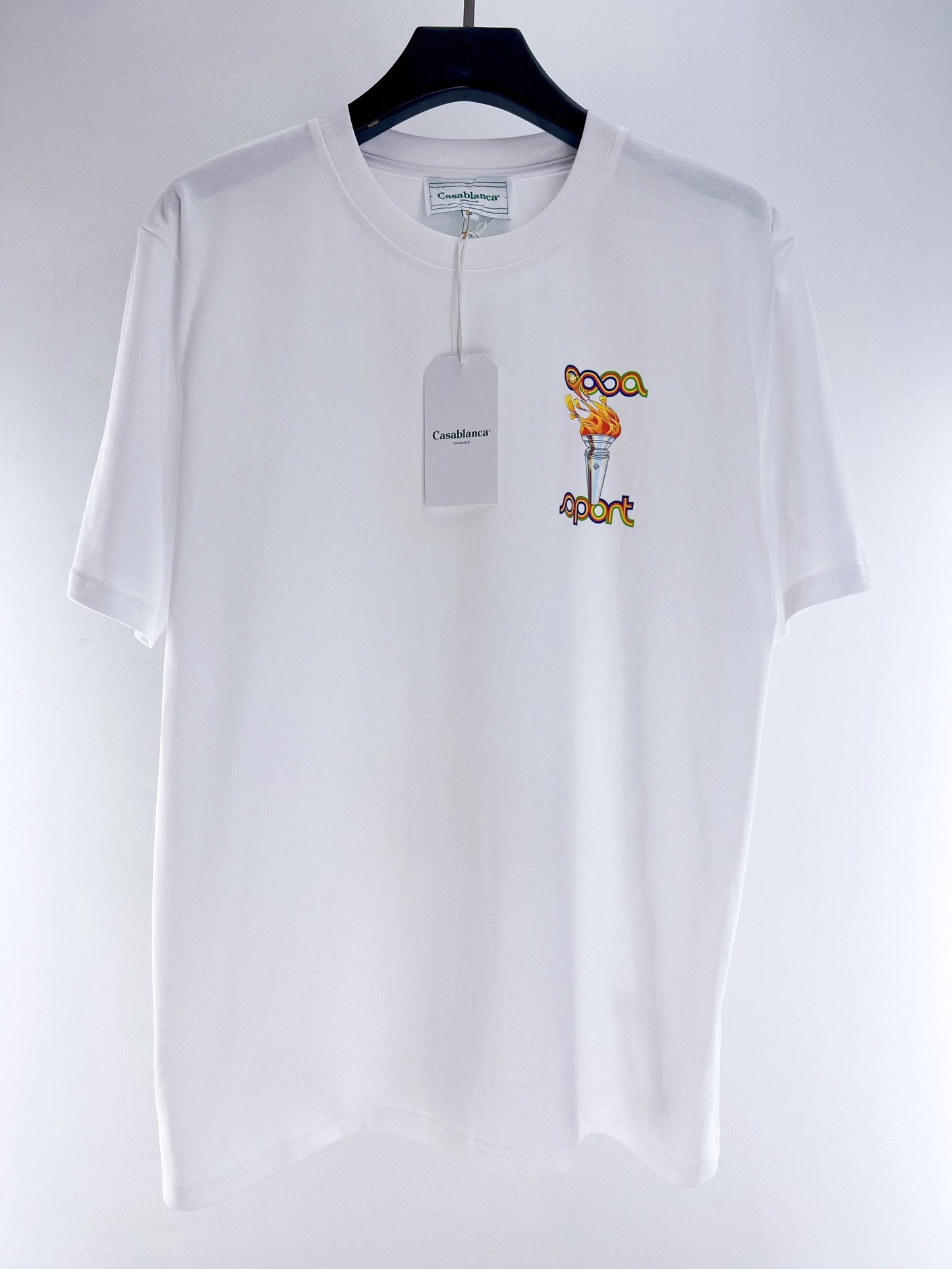 Camiseta azul y blanca