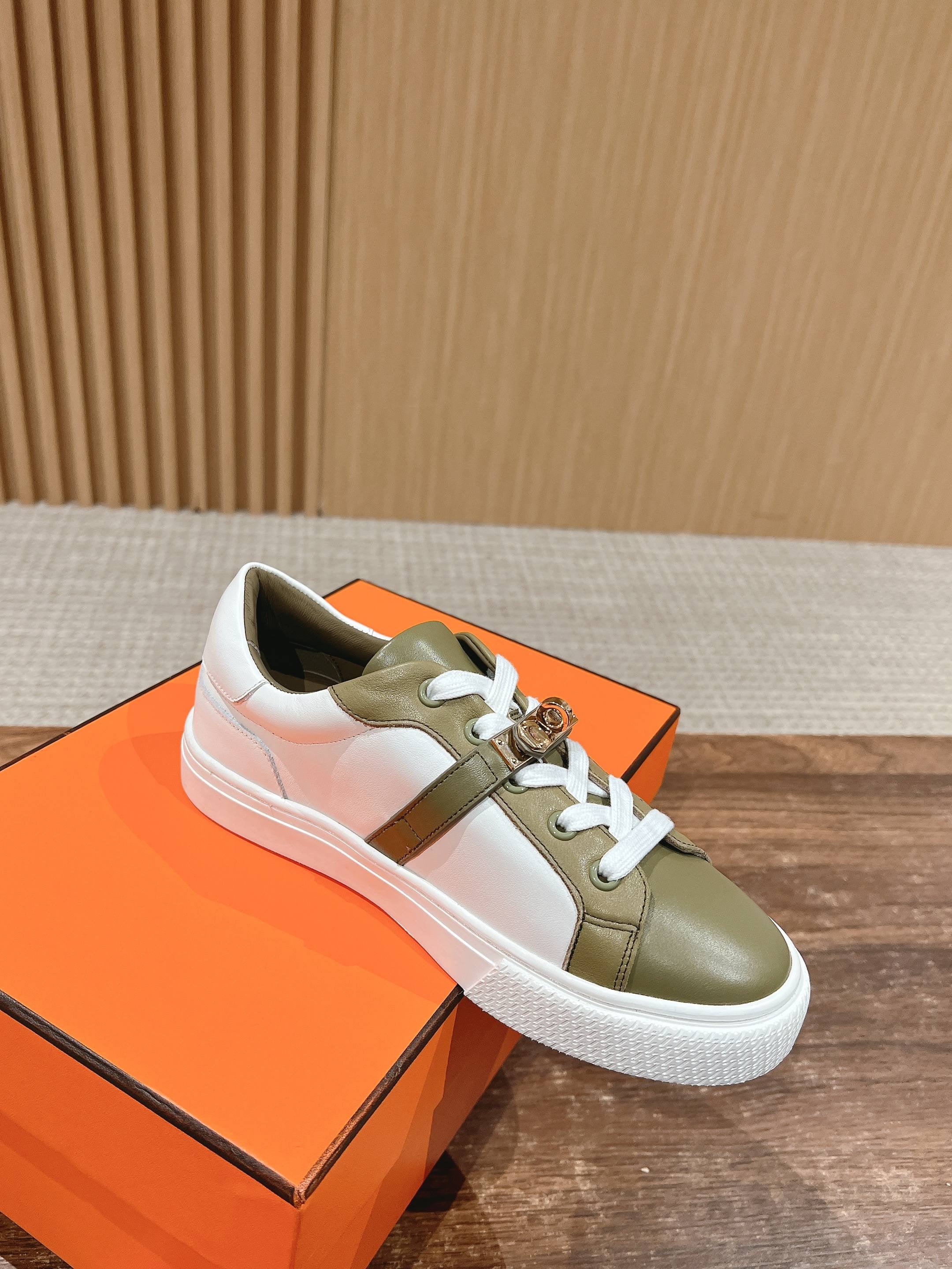 Mehrfarbige Schuhe