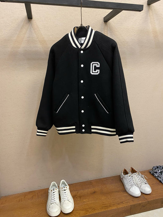 Chaqueta blanca y negra