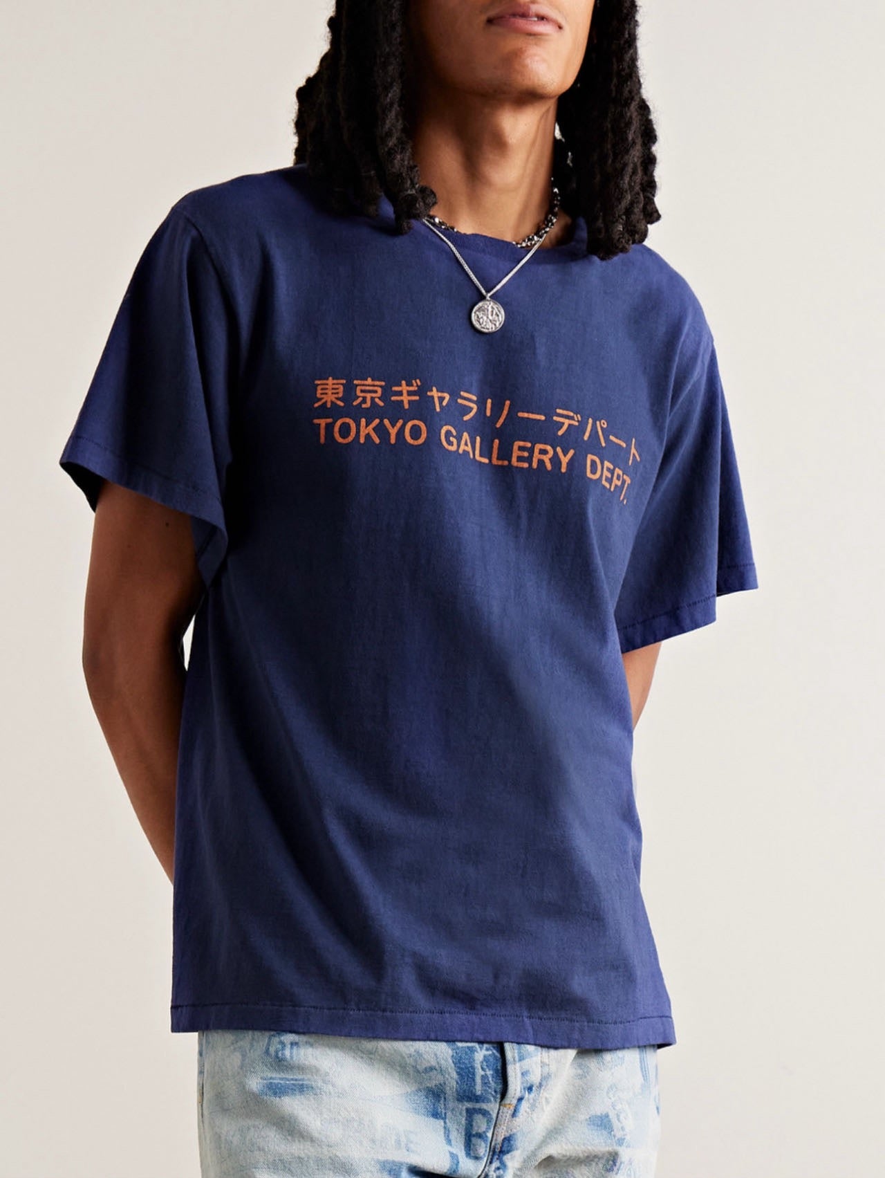 Blaues T-Shirt