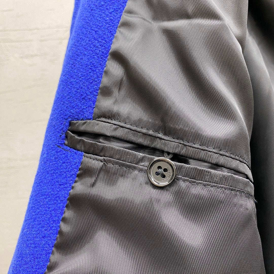 Blau-weiße Jacke