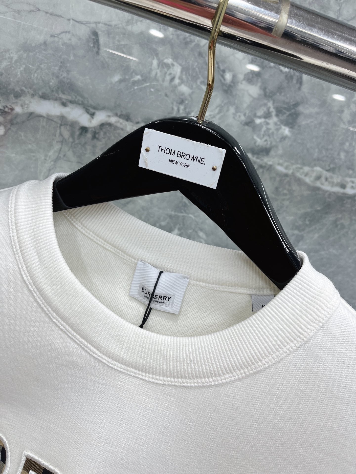 Schwarz-weißes Trikot