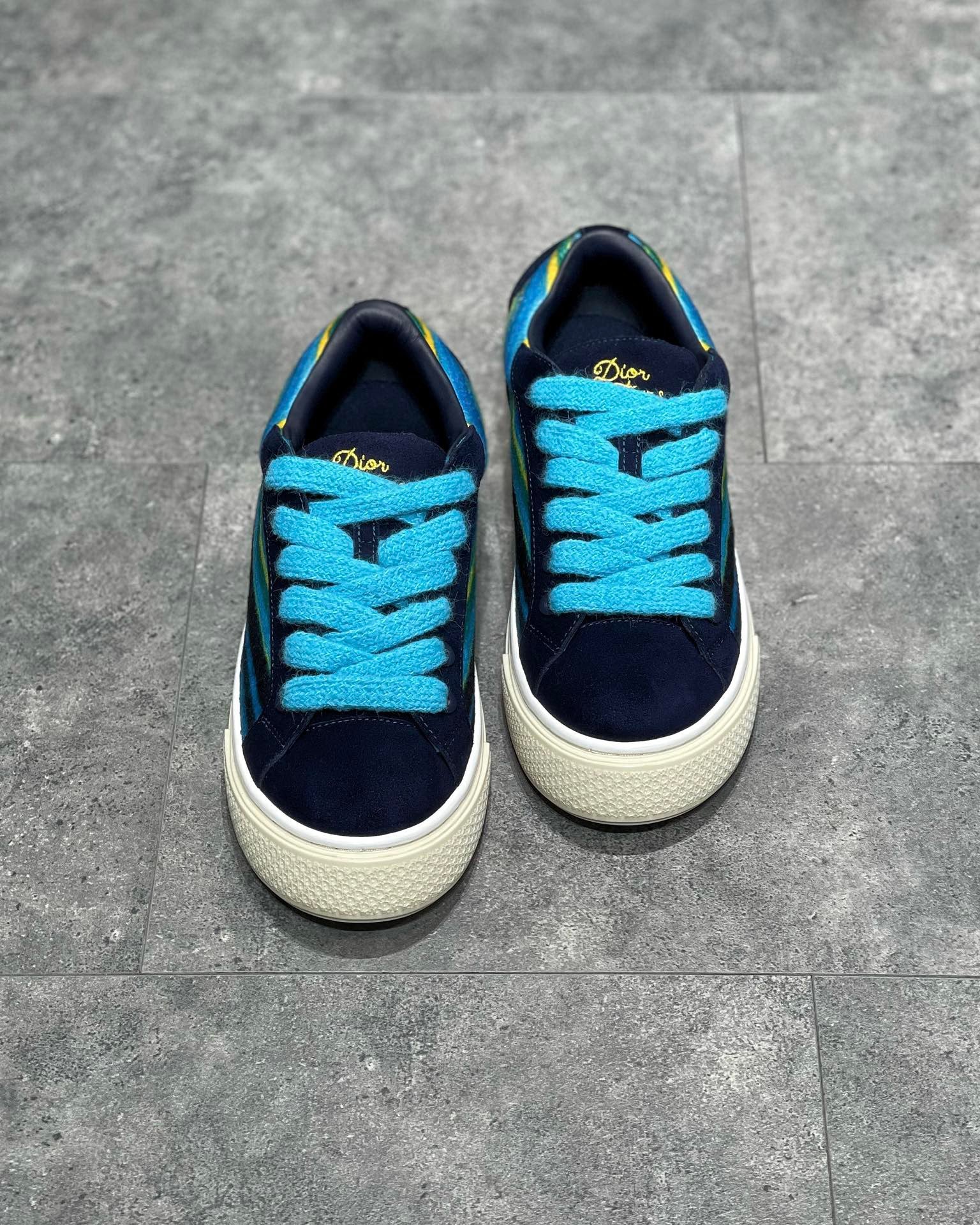 Mehrfarbige Schuhe
