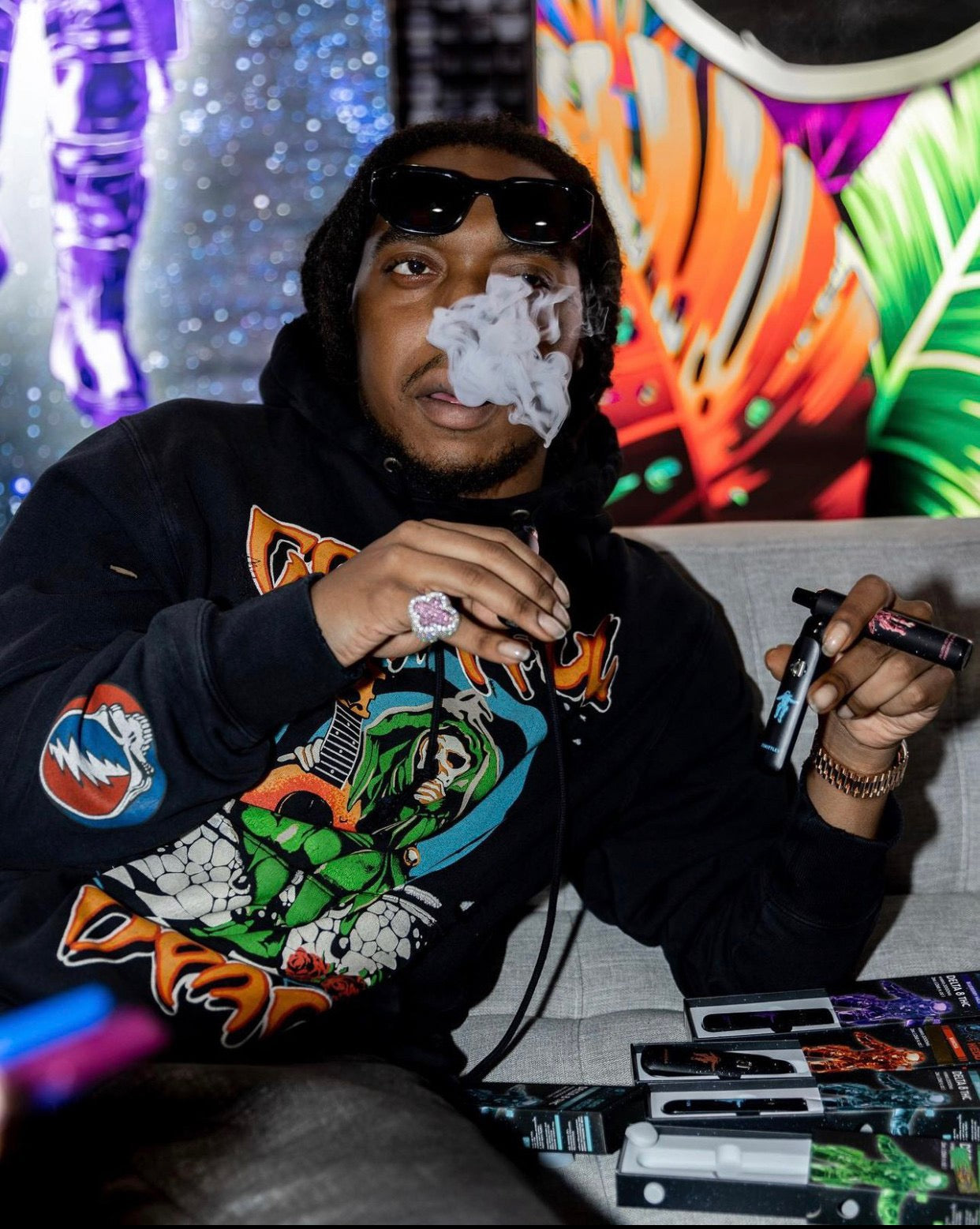 Schwarzgrauer Hoodie