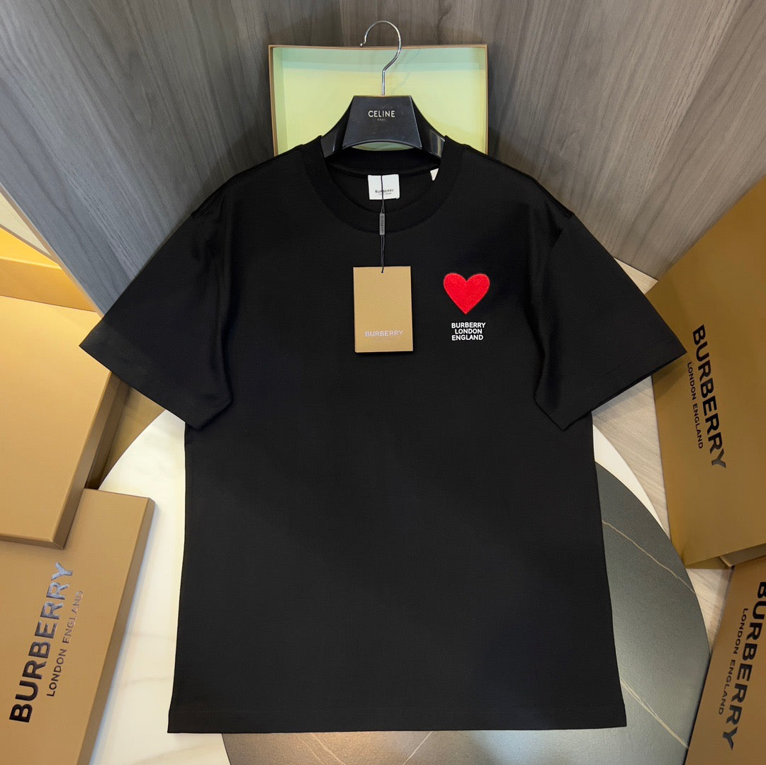 Schwarz-weißes T-Shirt