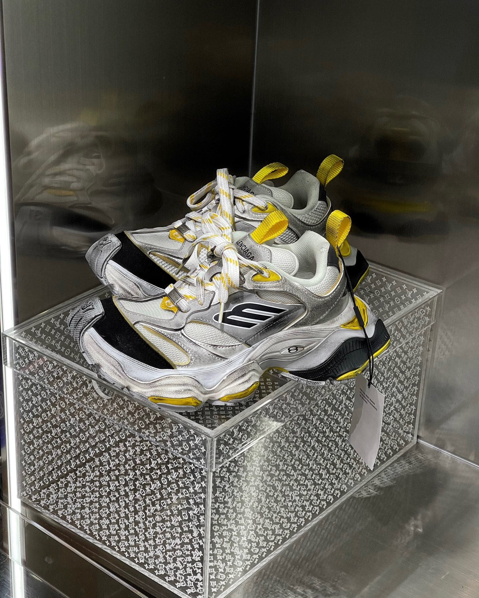 Silbergelbe Schuhe - Größe 46