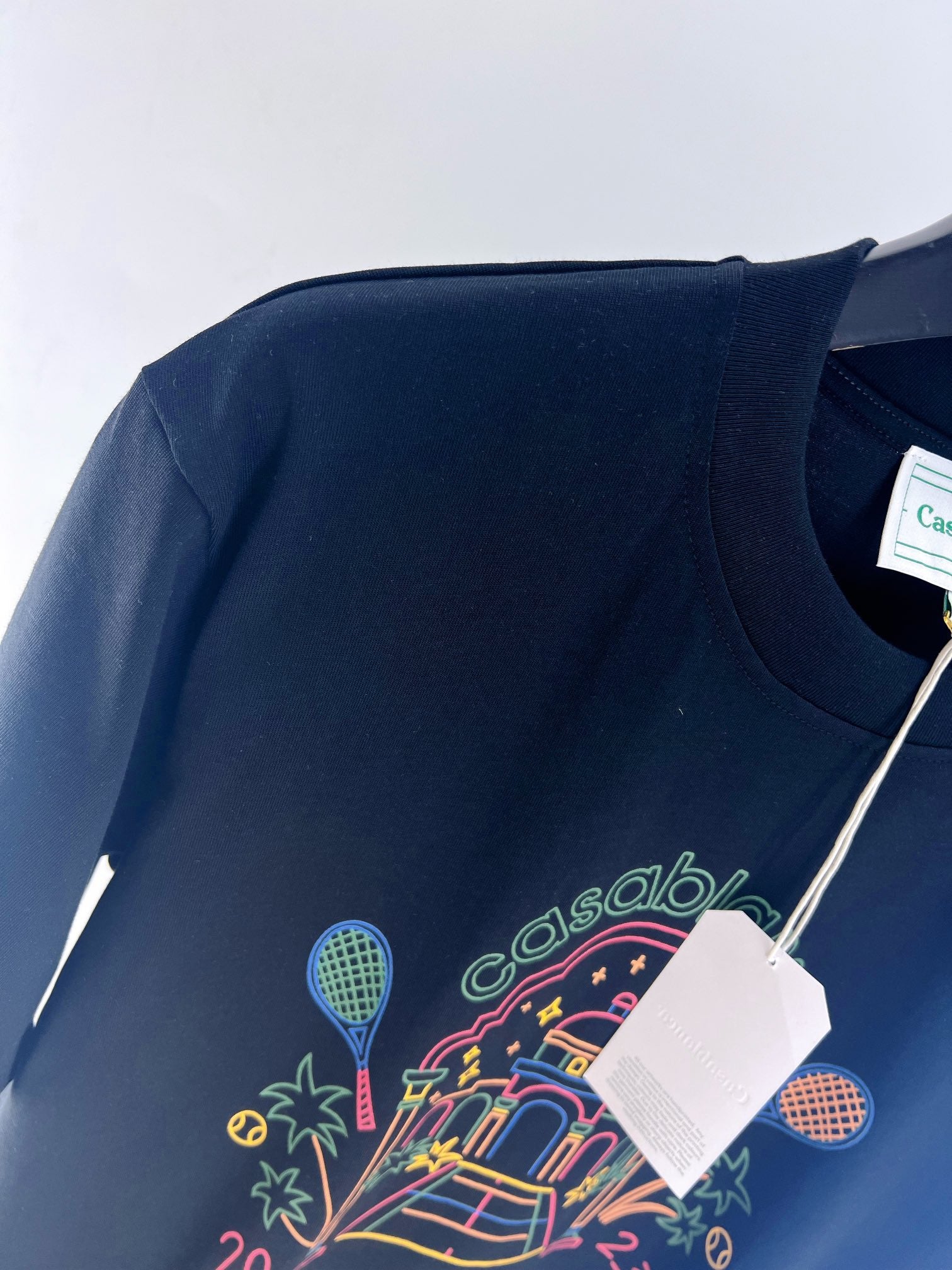 Blau-weißes T-Shirt