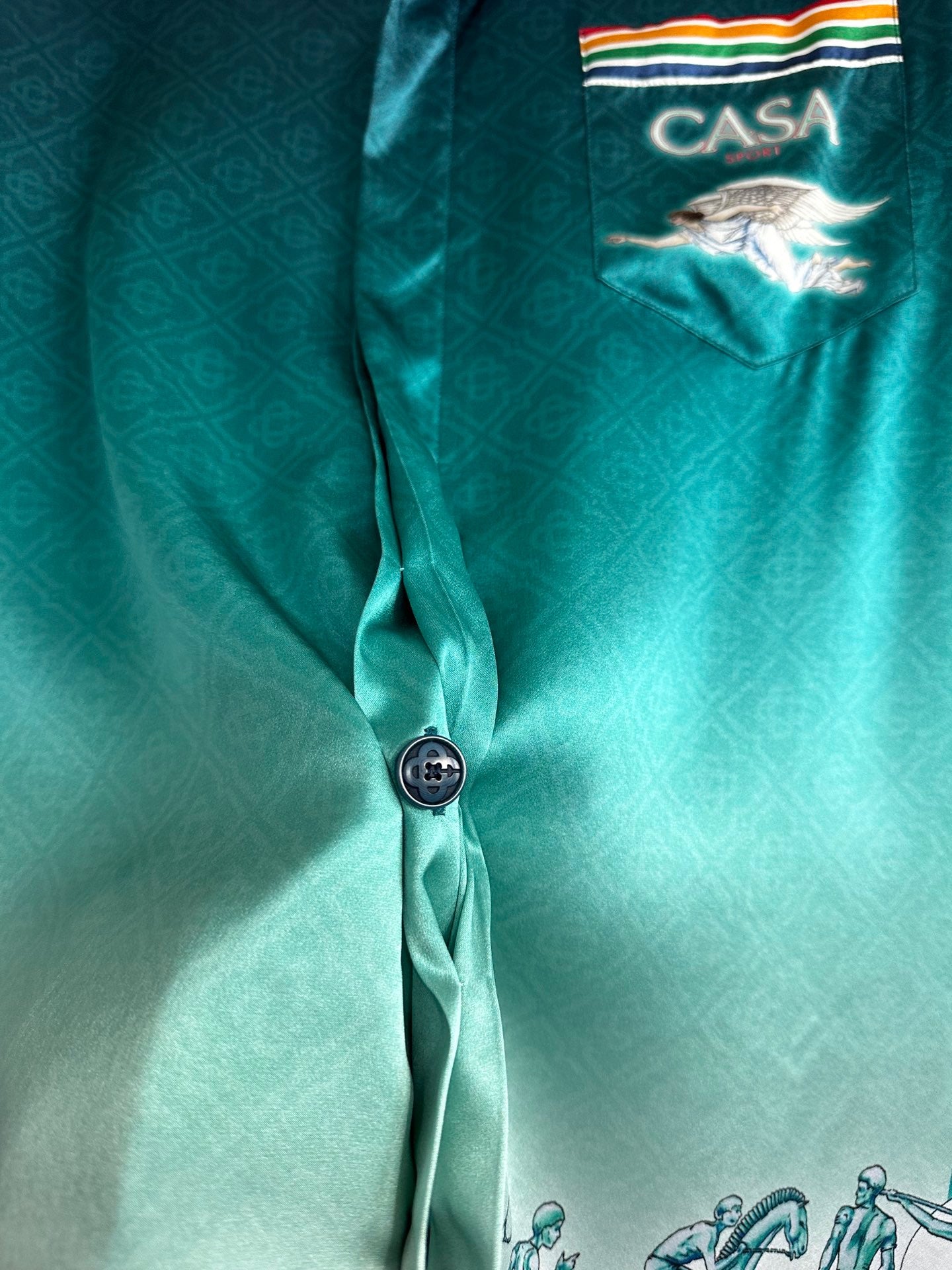 قميص متعدد الألوان