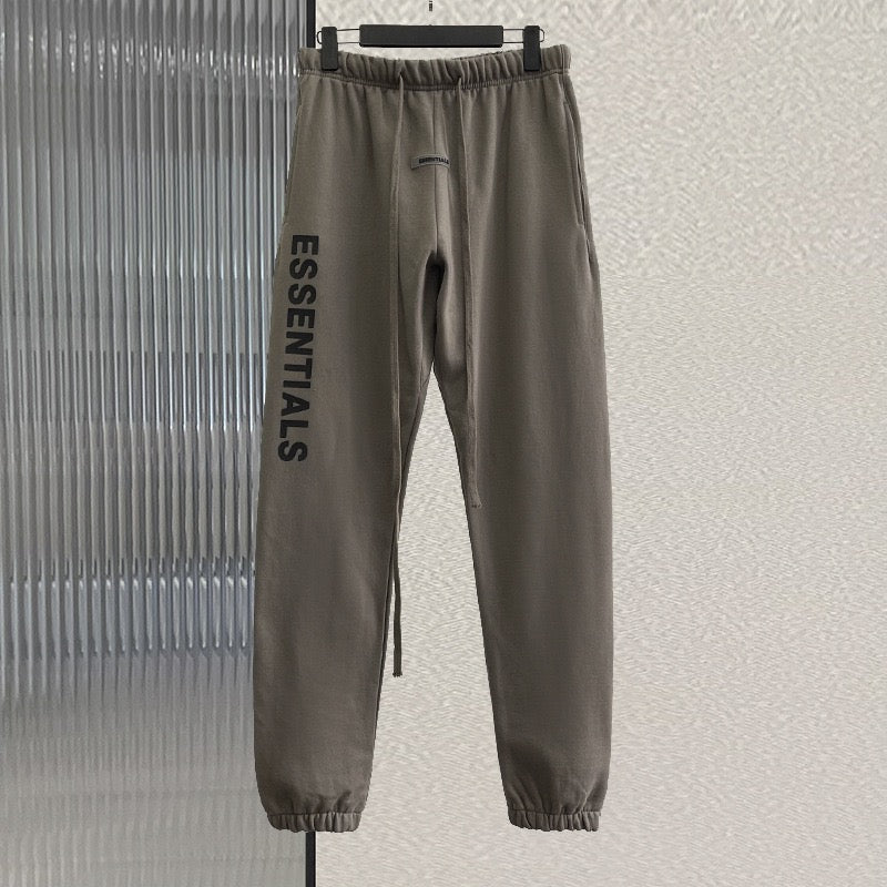 Schwarze, weiße und graue Hose