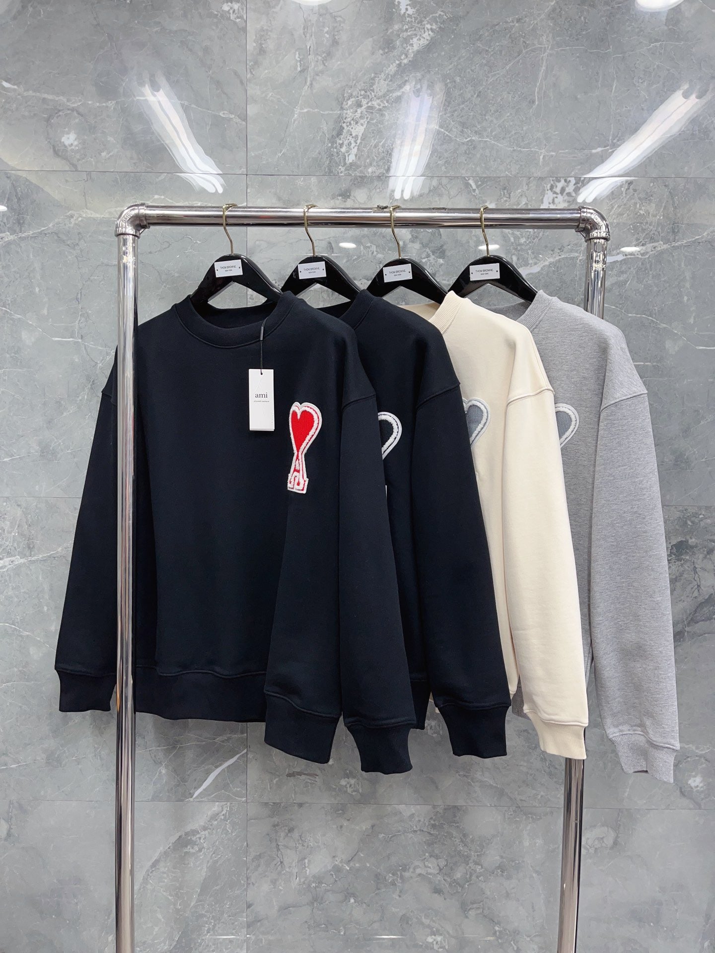 Jersey negro, gris y blanco