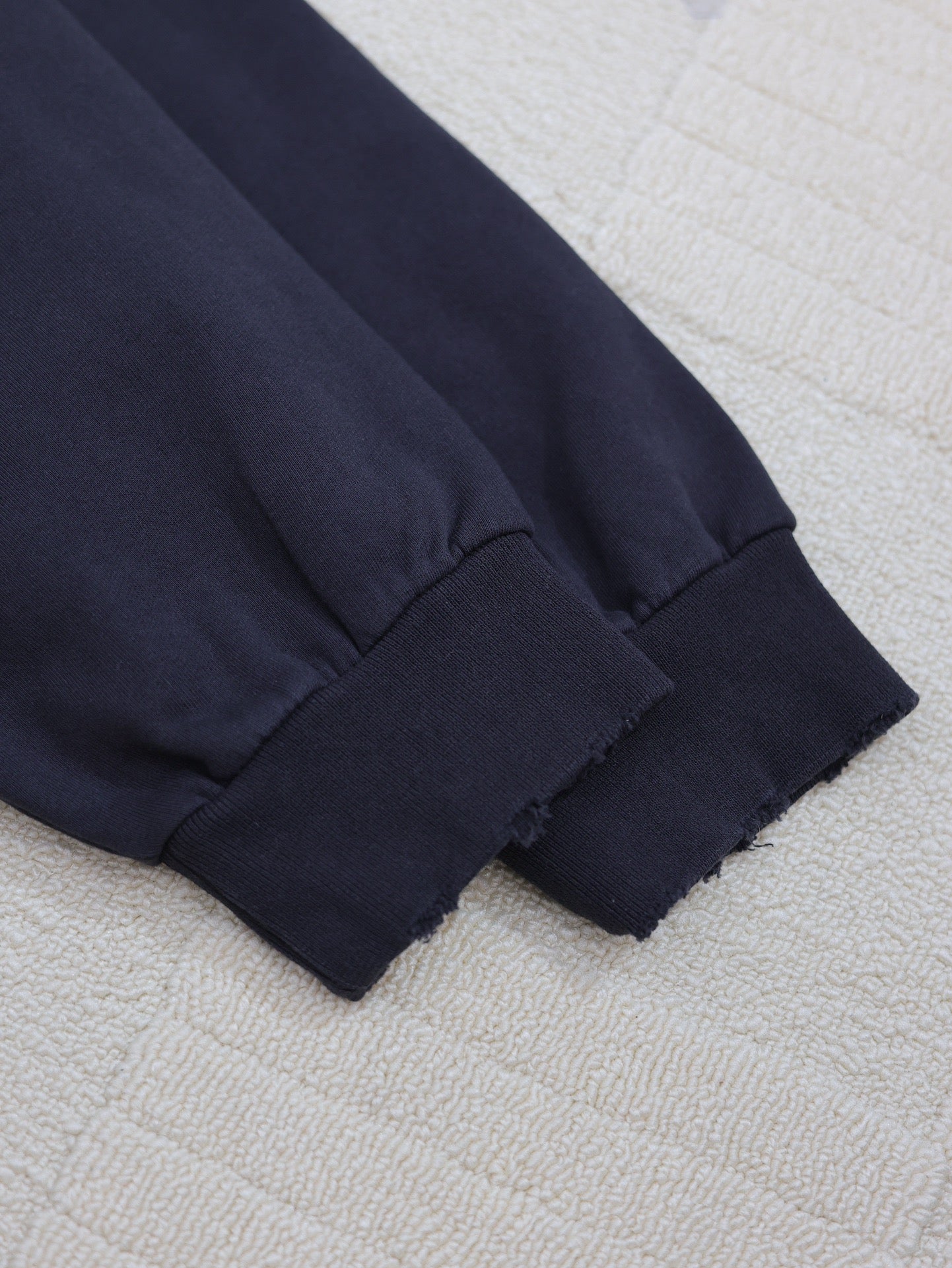 Schwarzer Hoodie