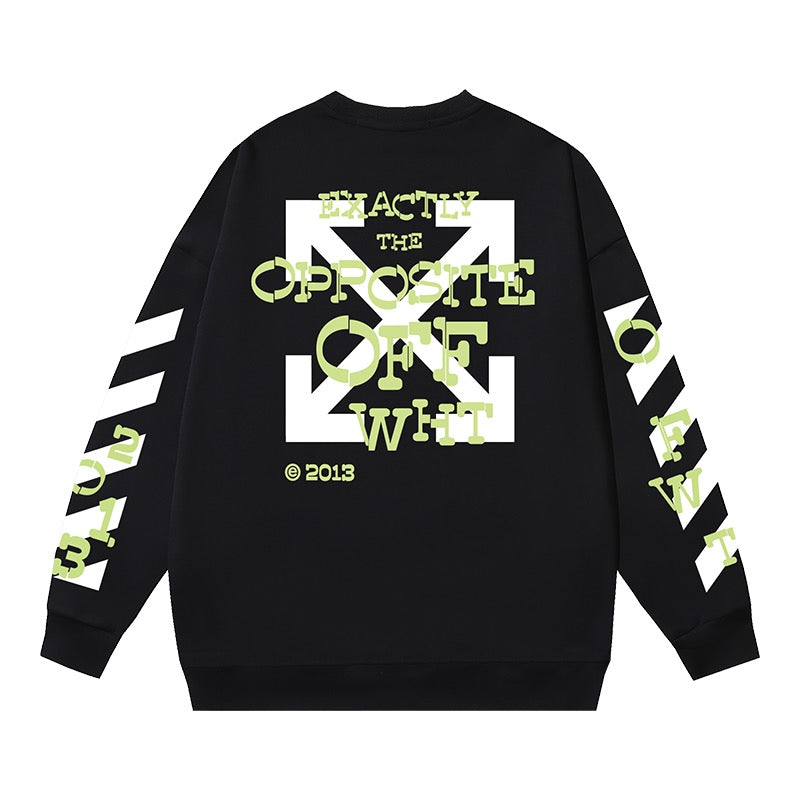 weißes und schwarzes Sweatshirt