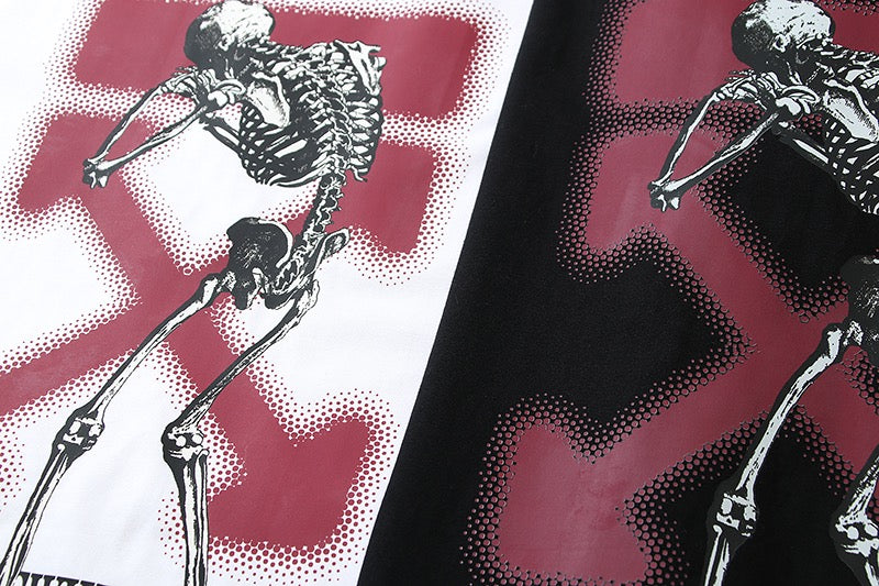 Schwarz-weißes T-Shirt
