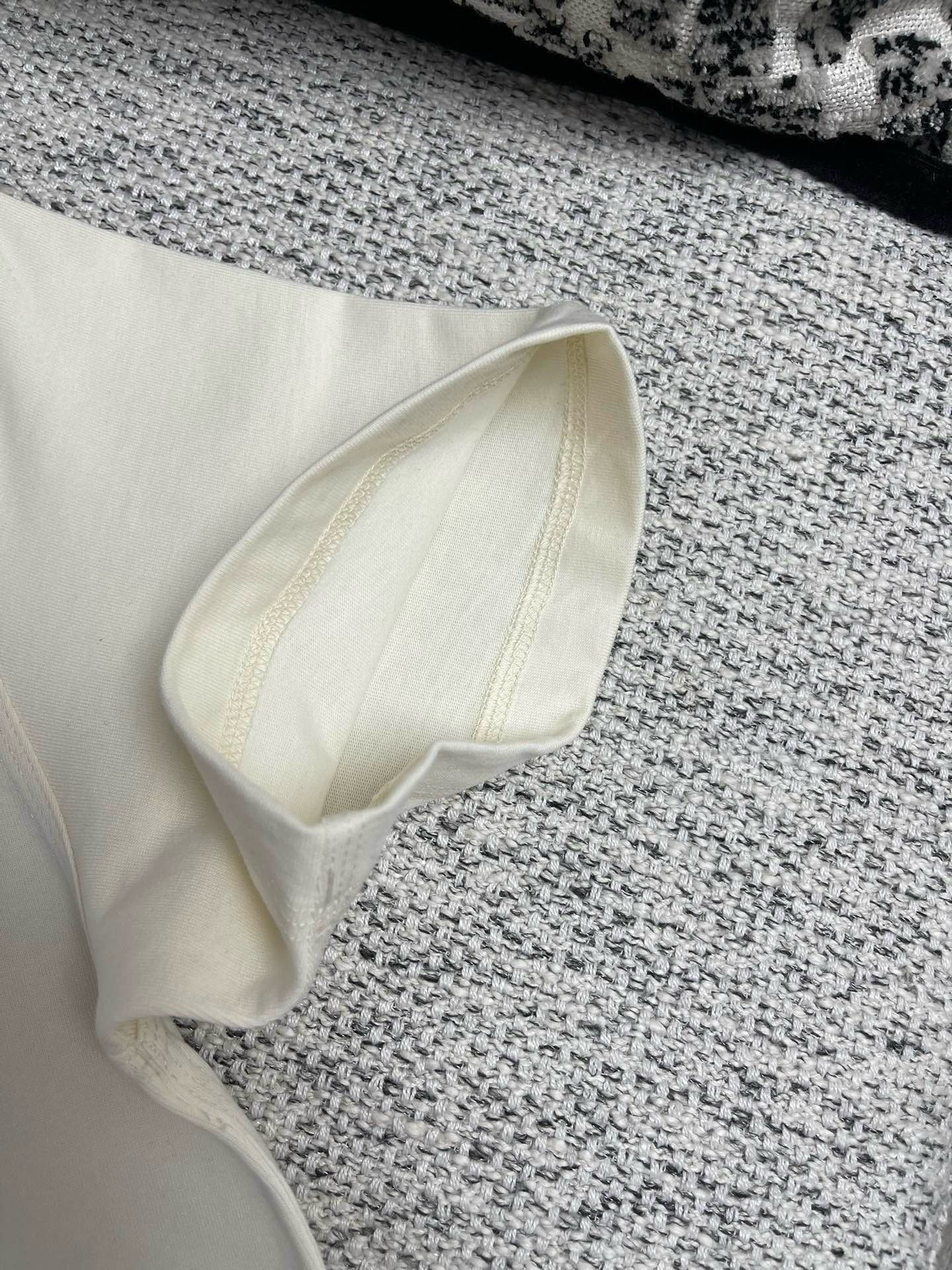 Mehrfarbiges T-Shirt