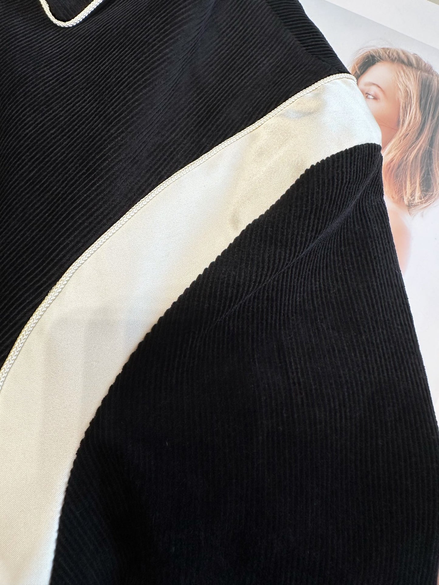 Chaqueta blanca y negra