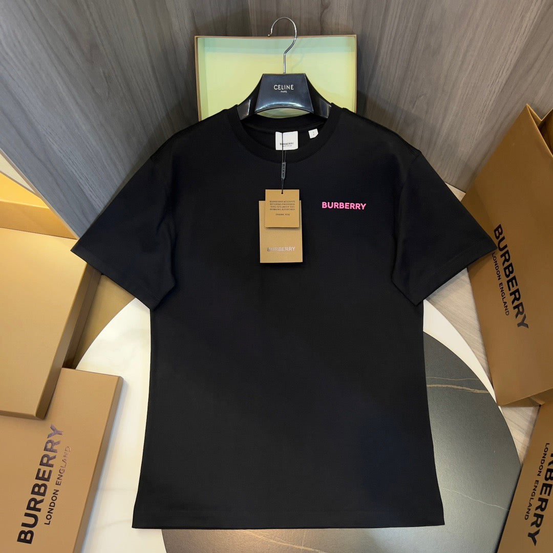 Schwarz-weißes T-Shirt