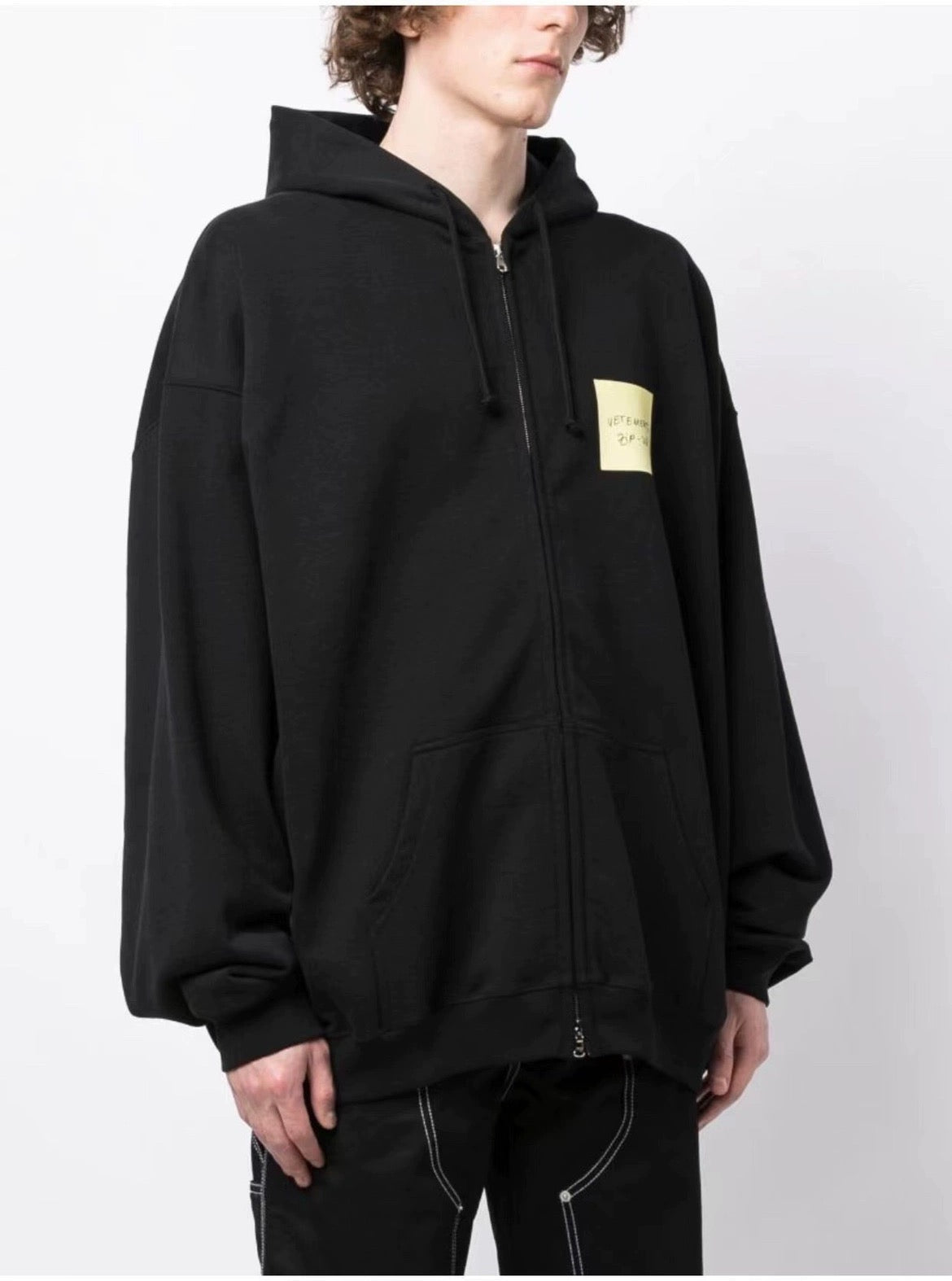 Schwarze und graue Jacke