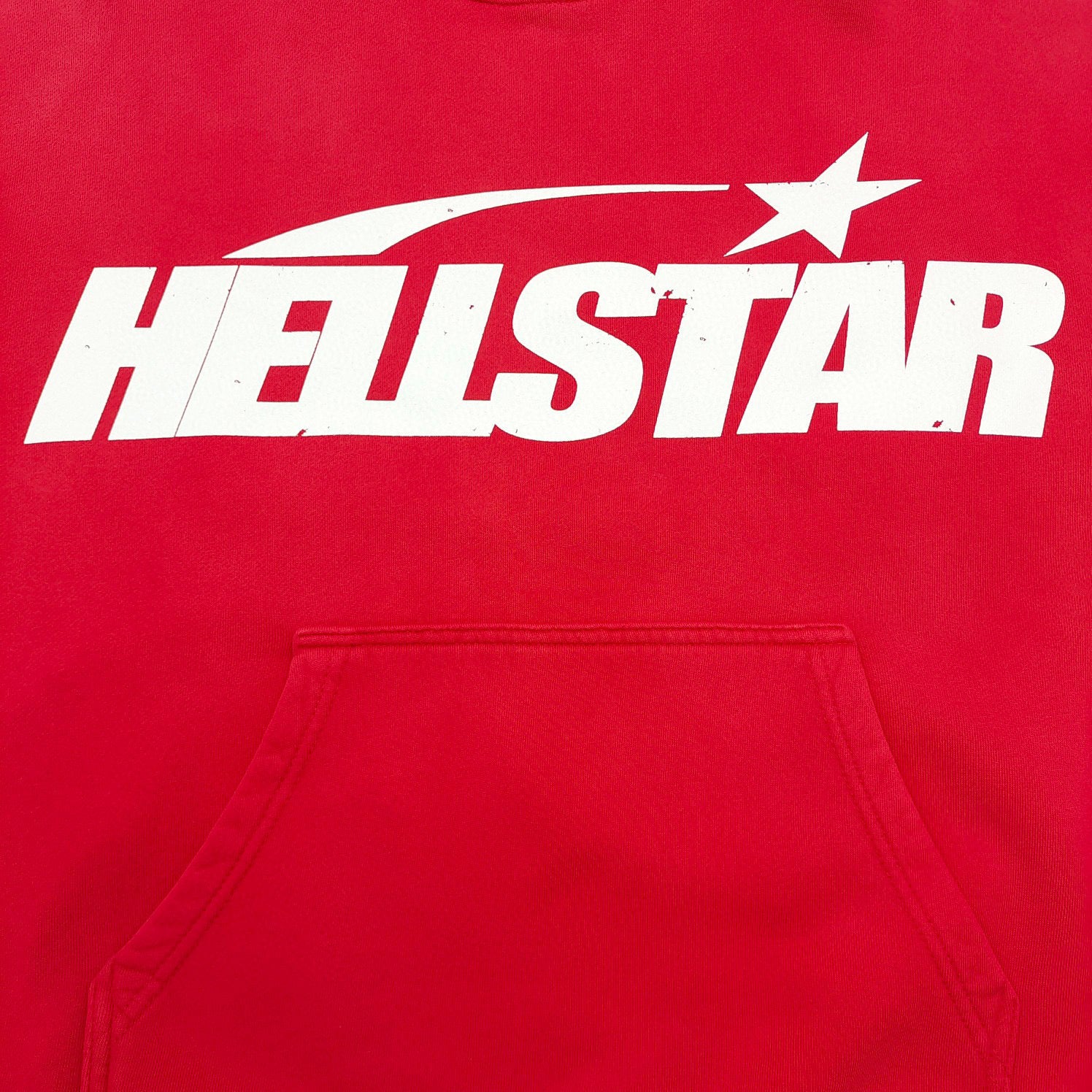 Roter Kapuzenpullover