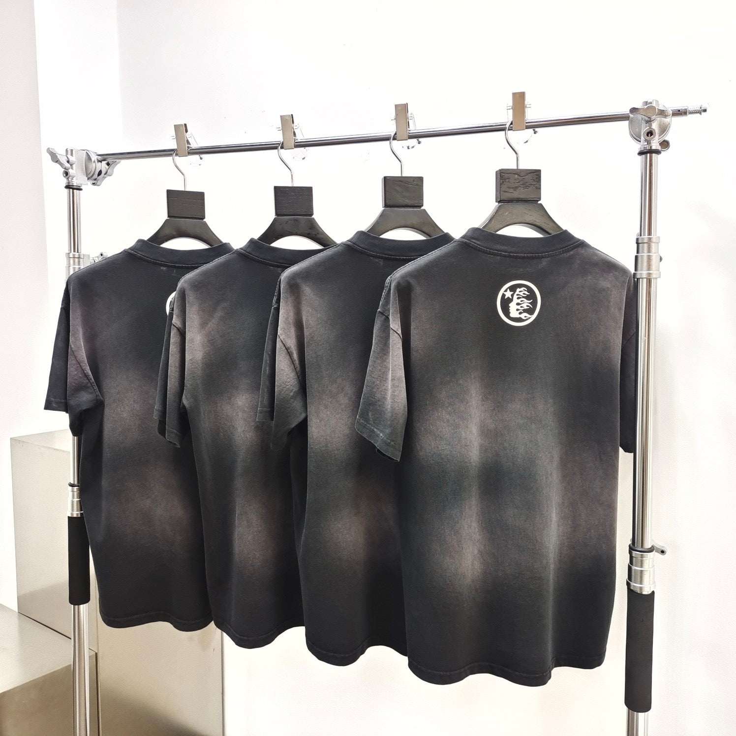 Dunkelgraues T-Shirt