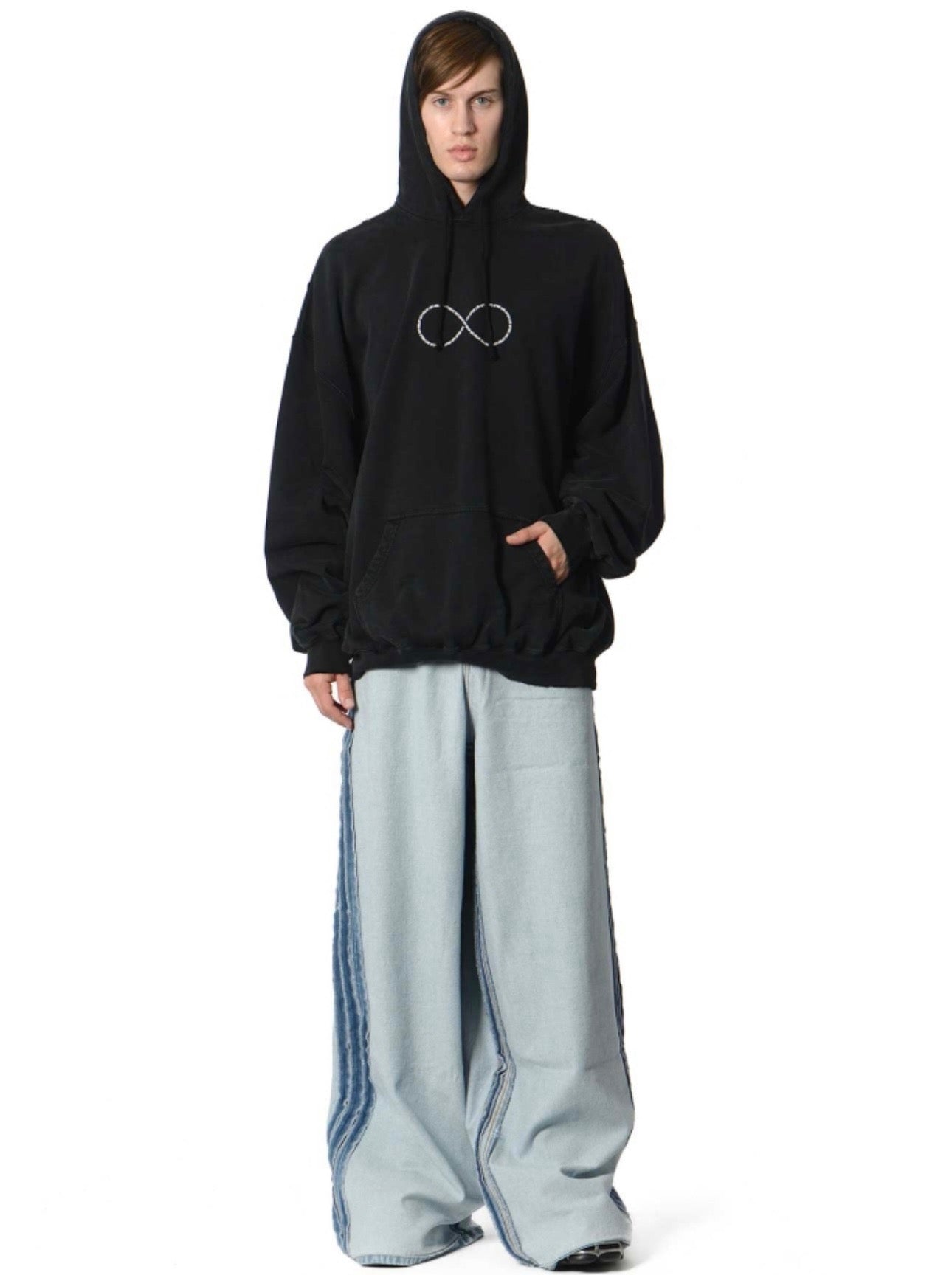 Schwarzer Hoodie