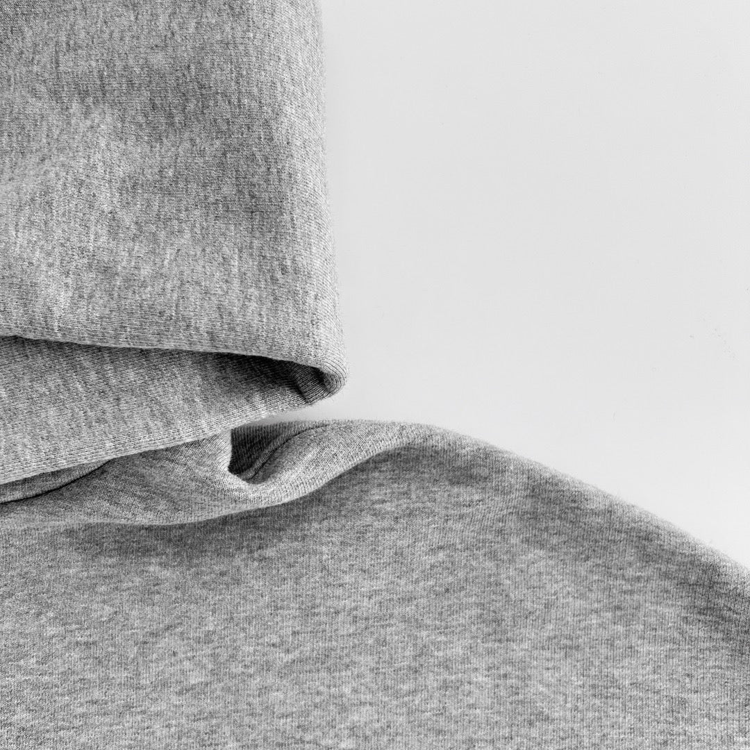 Sudadera con capucha gris